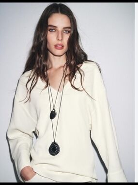 NWT Zara Cream V-Neck Long Sleeve Polo Blouse